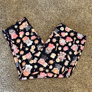 Amelia Rose Gnome Capri Length Leggings NWOT